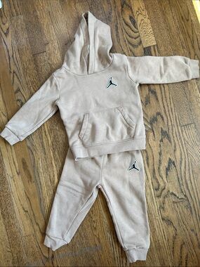 Jordan Kids 2-Piece Fleece Hoodie & Jogger Set – Tan/Beige